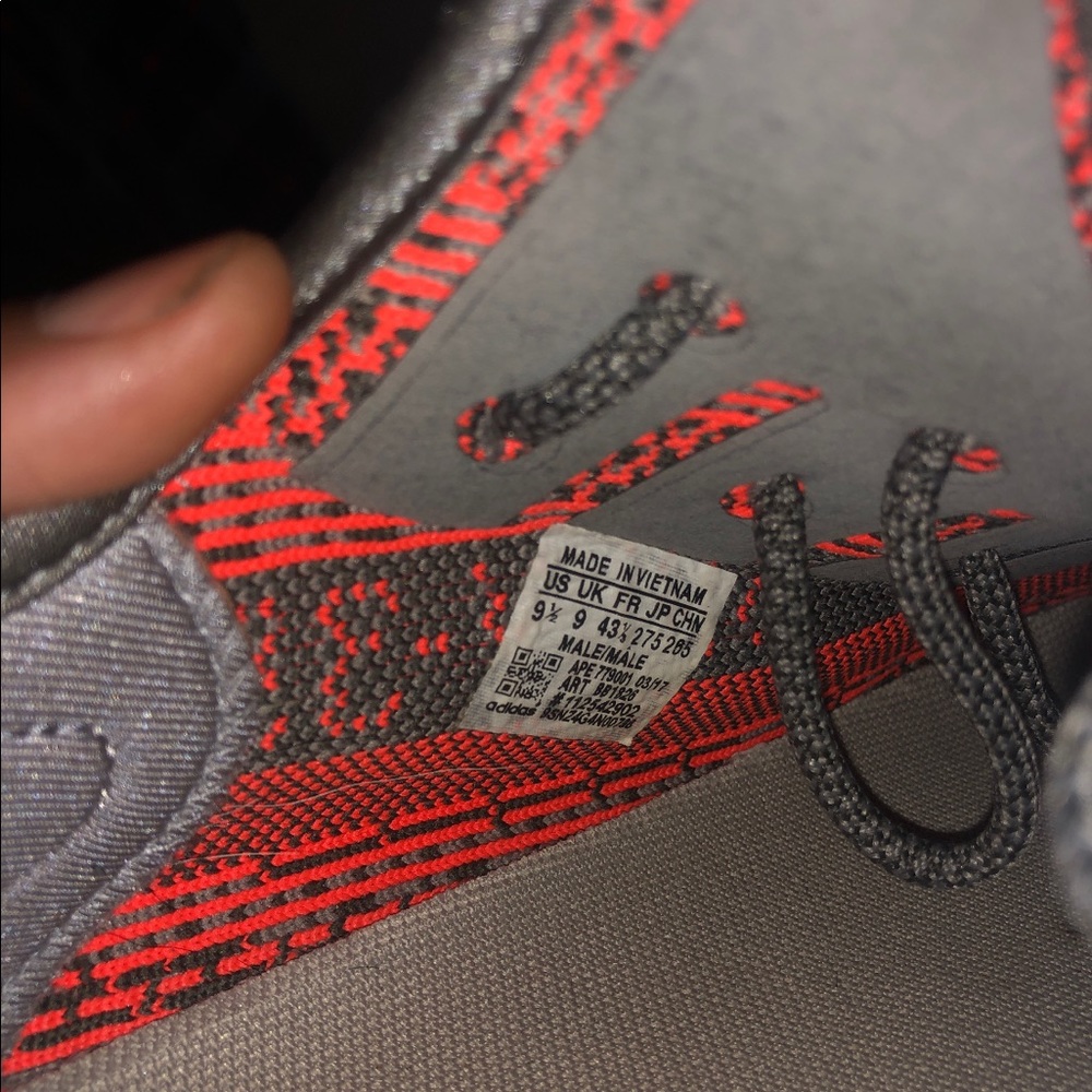 Yeezy 350 - Picture 3 of 6
